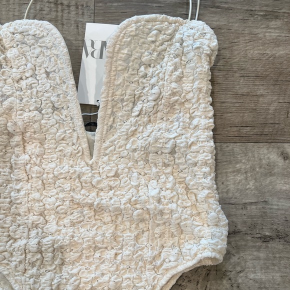 BLOGGER FAVE!!! ZARA Textured Bodysuit - Picture 4 of 16